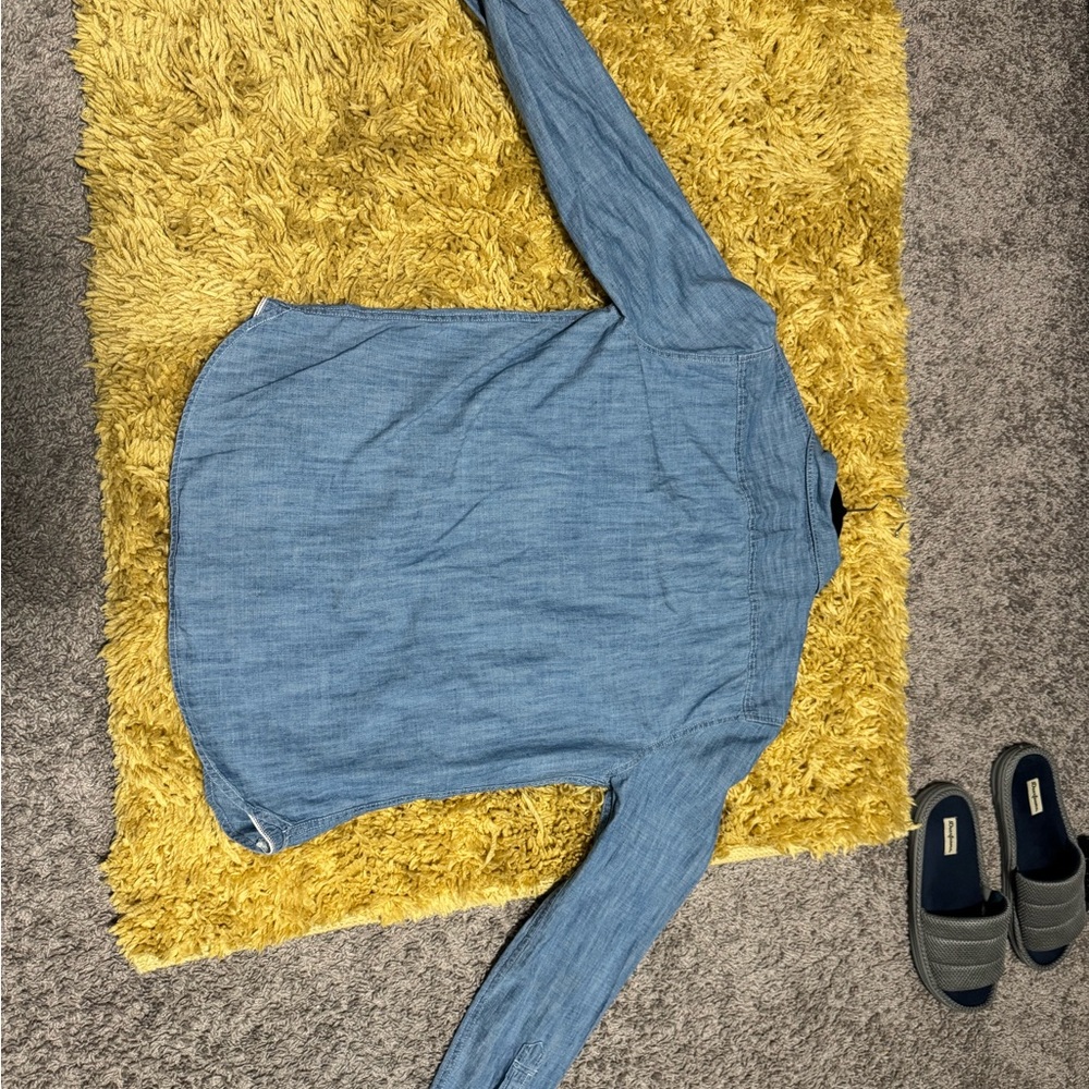 Adam Levine short